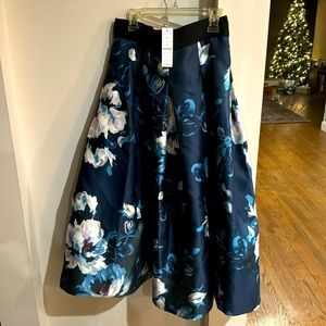 White House Black Market blue floral skirt. Size 0. Tags on